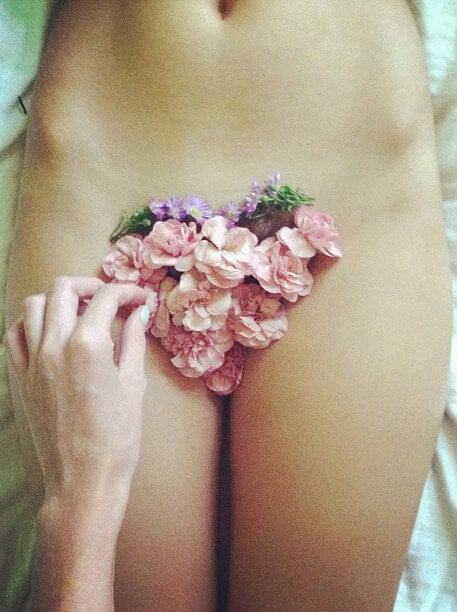 flores sobre vagina