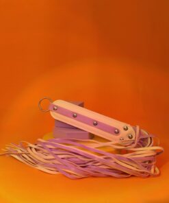Dona Coelha Flogger Lilás e Branco - Linha BDSM