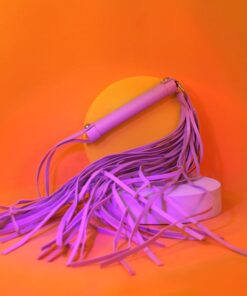 Dona Coelha Flogger Lilás com argola - Linha BDSM