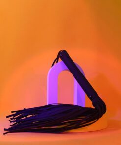 Dona Coelha Flogger Preto Fosco - Linha BDSM